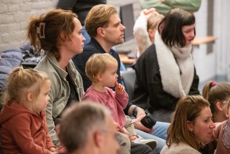 2025-11-23 Sint leest voor-29